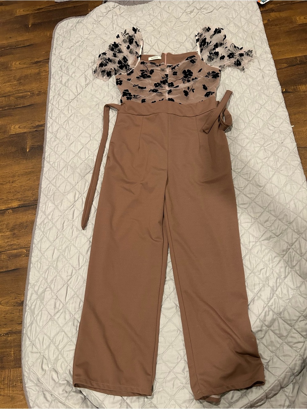 Floral Applique Puff-Sleeve Jumpsuit in Taupe